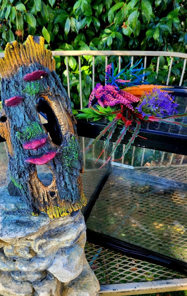20 Gallon Fish Tank With Decor & Rock Fountain 
