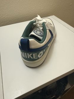 Women’s Nikes size 7 Brand New