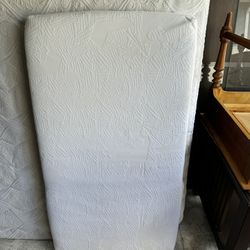 Premium memory foam removable cover crib / toddler mattress 