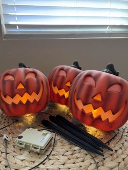 Home Accents Holiday 3-Pack Halloween Classics LED Jack O Lantern Pumpkins Pathway Markers With Timer