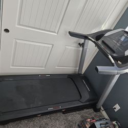 505 CST Proform Treadmill
