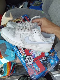 Nike dunk low size 8.5
