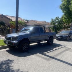 toyota tacoma 2000