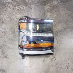 2016 - 2018 Chevy Silverado Right Headlight $