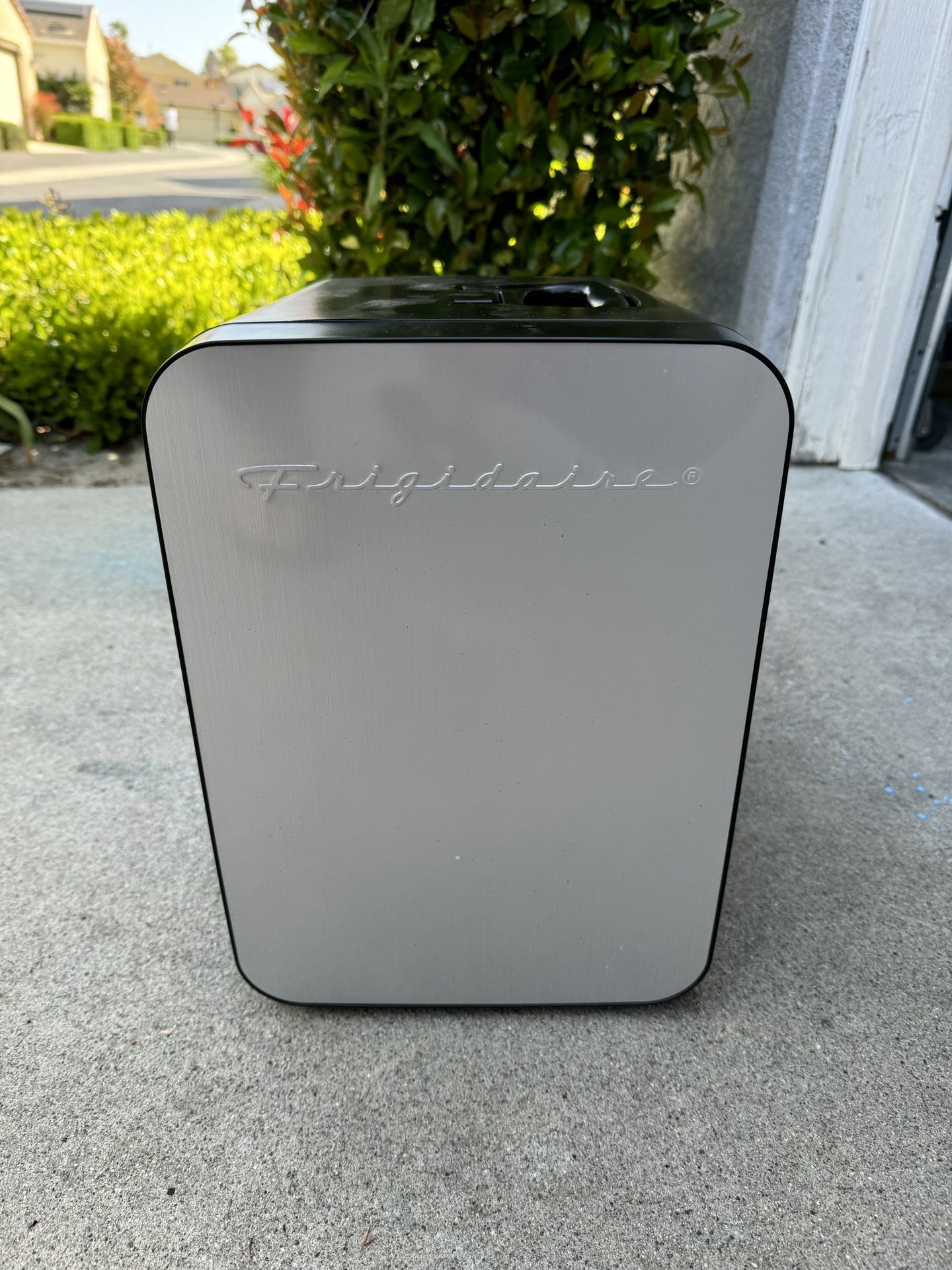Frigidaire 10L Mini Fridge