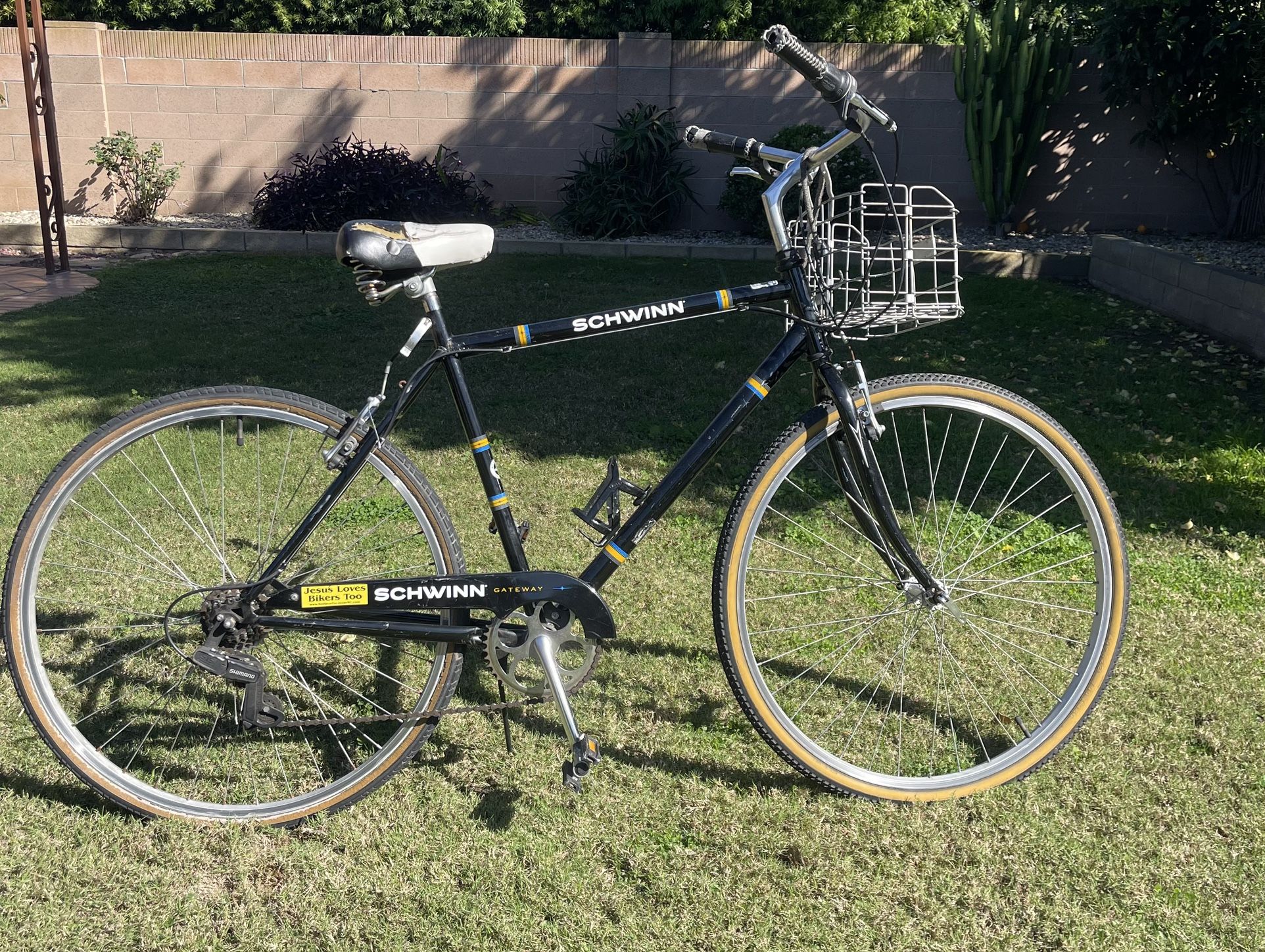 Rare Schwinn Gateway 7 Speed 28 inch with 700cc/27” wheels including Fold Up Bike Basket