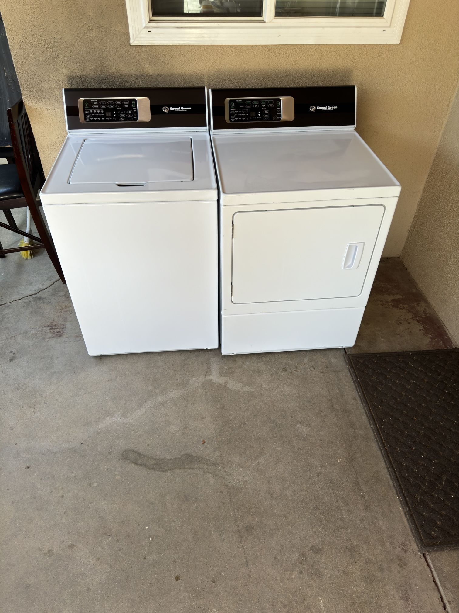 SPEED QUEEN COMMERCIAL HEAVY DUTY WASHER AND GAS DRYER SET
