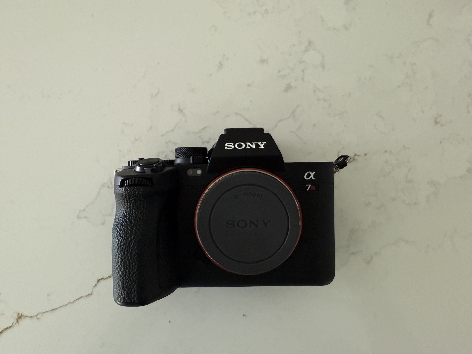 Sony Alpha a7RV and NPFZ100 Z series (original batteries x3)