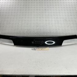 2014 2021 JEEP GRAND CHEROKEE TAILGATE GARNISH MOLDING TRIM OEM