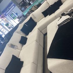 Gorgeous White Sectional🐑