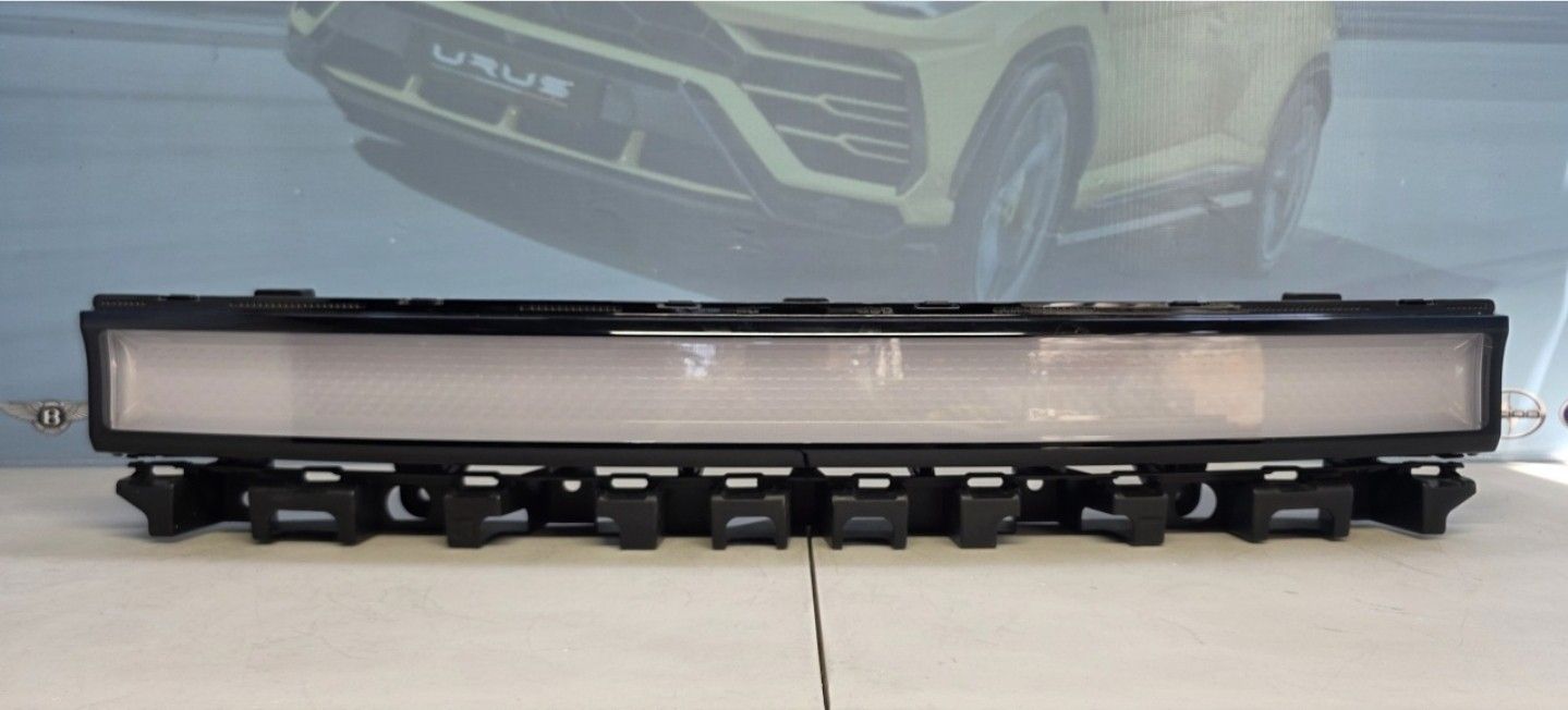 2022-2024 RIVIAN R1S R1T FRONT CENTER HEADLIGHT BAR