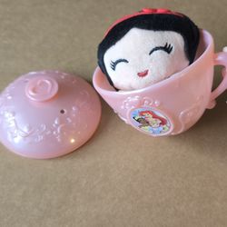 Disney Princess Mini Teacup Capsule Collectible Mini Plushie: Snow White