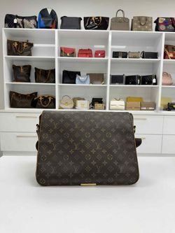 Louis Vuitton Monogram District MM Messenger Crossbody Bag 