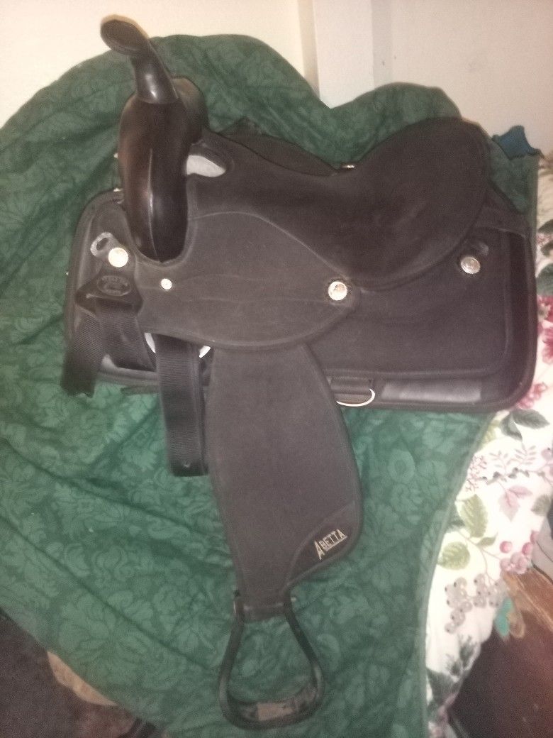 Abetta Saddle