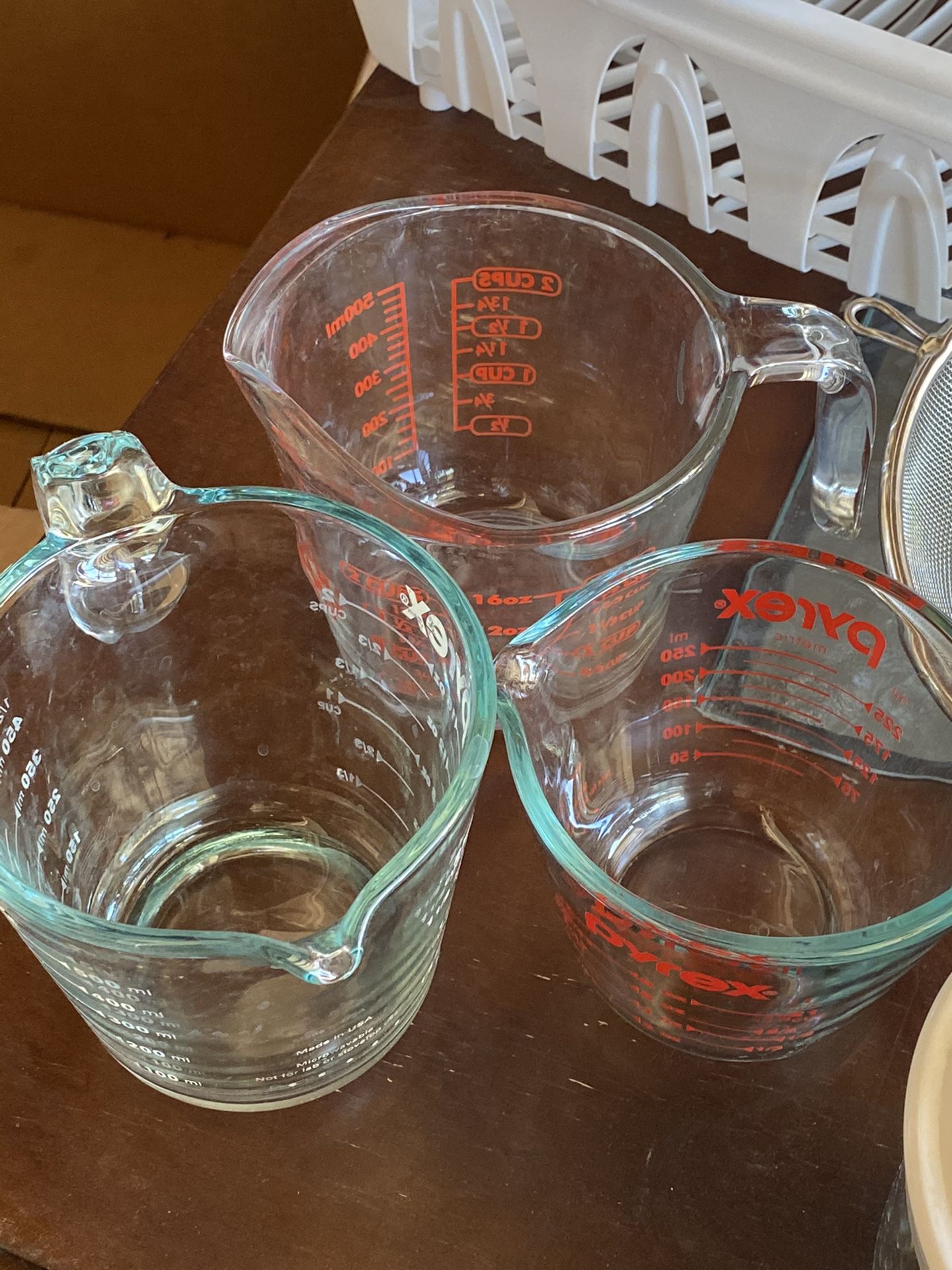 Kitchen glassware/Pyrex