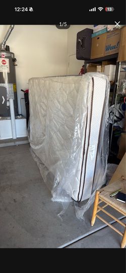 Pillow top queen mattress
