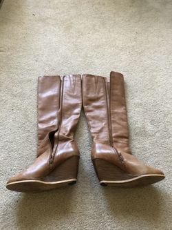 Aldo size 6 wedge boot