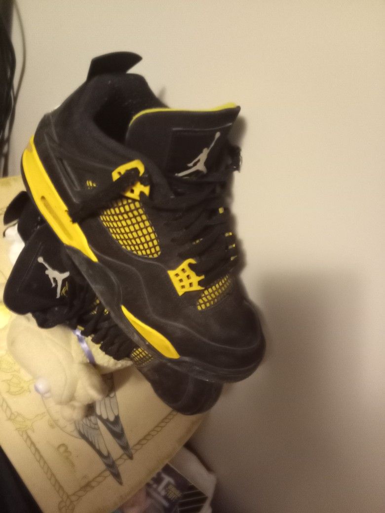 Jordan Retro 4 Thunder