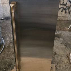 GE CAFÉ ICE MAKER MACHINE UNDERCOUNTER WORK PERFECTLY No Scratch No Dent