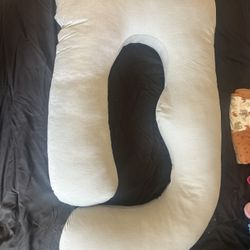 Momcozy Comfortable Cooling Fabric Pregnancy Pillow