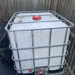 Fluid tank 