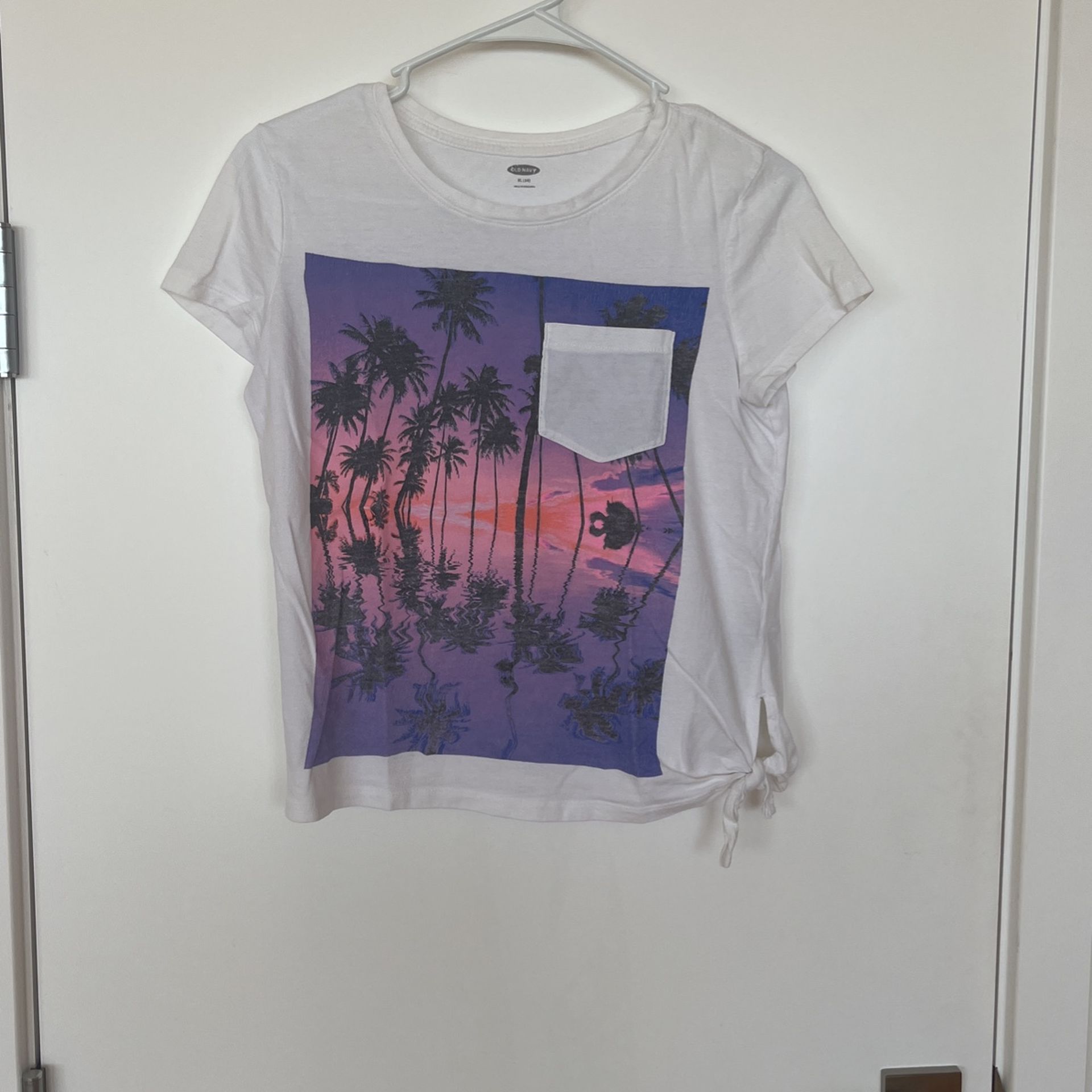 Old navy T-shirt