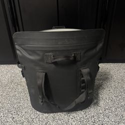 Yeti Hopper M30