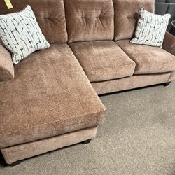 Stylish Reversing Chaise Sectional!