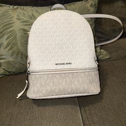 Purse/medium Back Pack