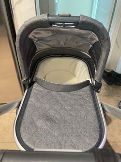 UPPAbaby Vista / Cruz Bassinet in the premium Jordan (Charcoal Gray)