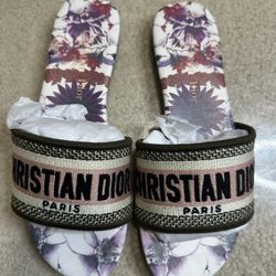CHRISTIAN DIOR SLIDES 38📍PICK UP 7TH ST & BASELINE RD📍