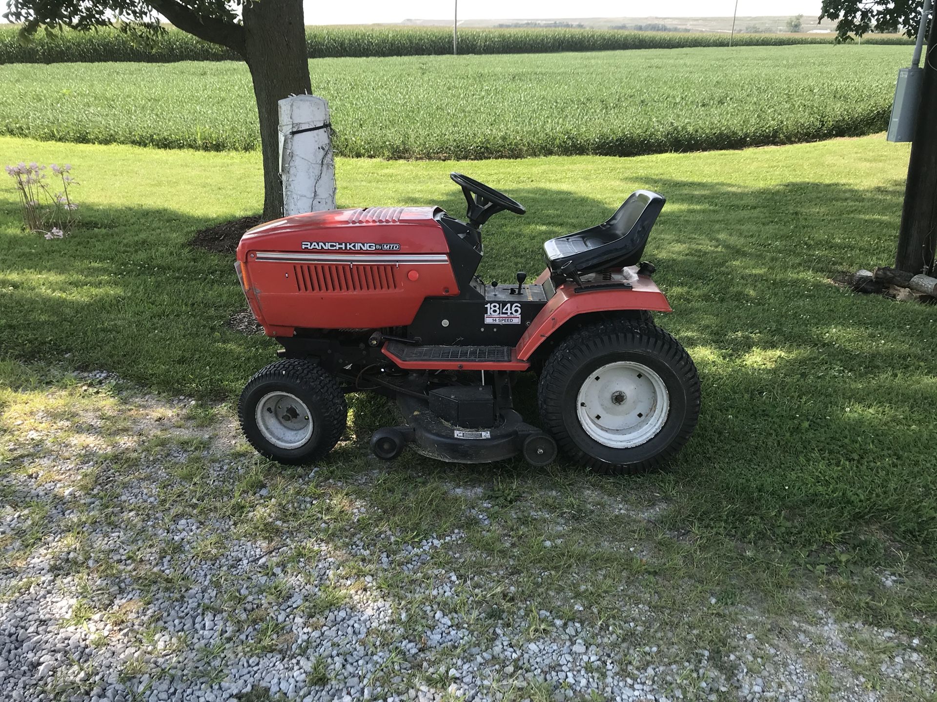 Ranch king 18 horse 46 inch cut lawn tractor