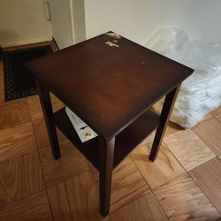 Livinroom End Table. FREE for Pick up
