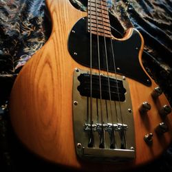 

Active EQ Ibanez bass 4 string guitar jazz like new set up atk 