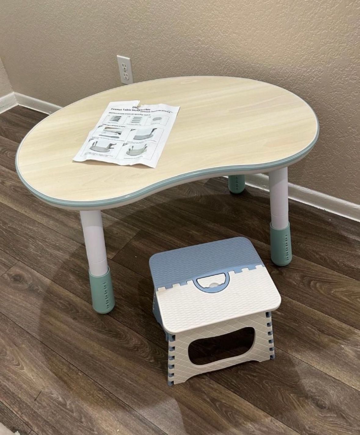 Children's Table, Height Adjustable Kids Dinner Table, Graffiti-Ready Kids Art Table. Suitable for Home