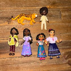 Disney Encanto figurines set mirabel, Isabella