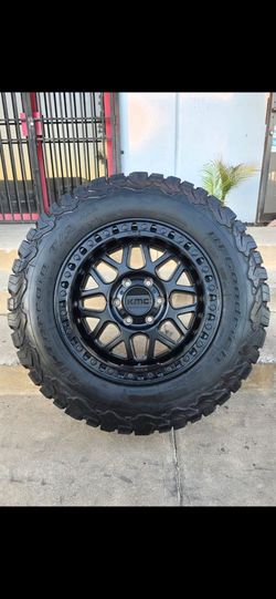 20" KMC w/ 33" BfGoodrich KO2 tires. $1750 Brand new rims used tires