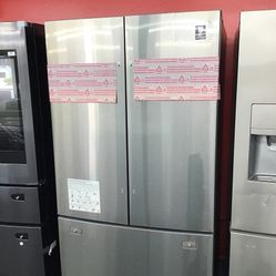 New Scratch And Dent Samsung 28.2 Cu Ft Stainless Steel French Door Fridge. 1 year Warranty 