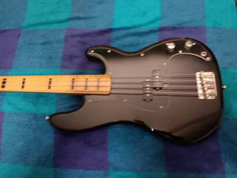 Squier Precision bass