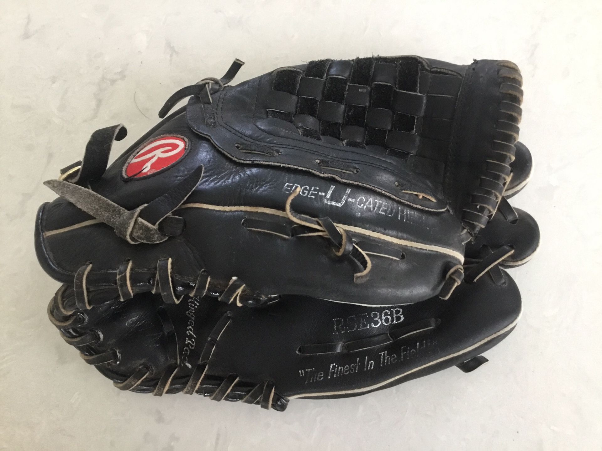 RAWLINGS BASEBALL GLOVE