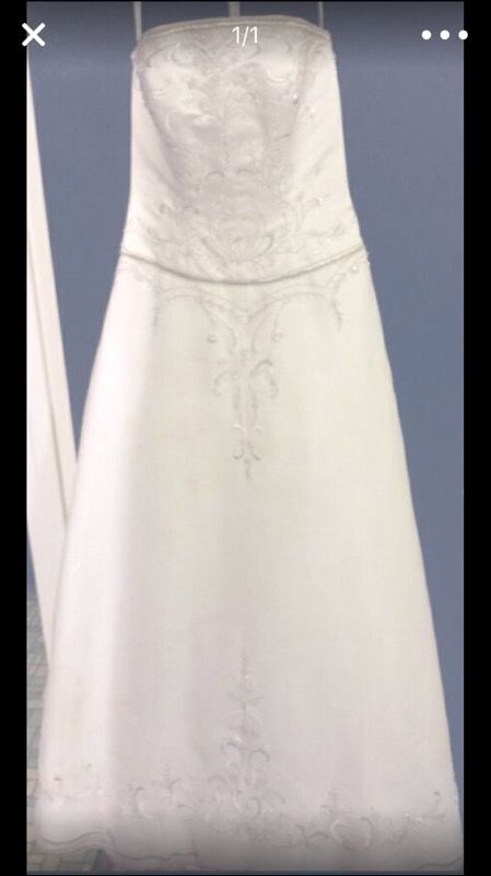 Wedding dress. Size 6.
