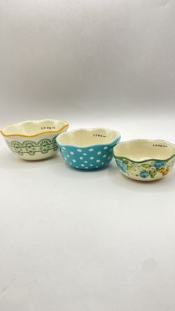 Pioneer Woman Set of 3 Beautiful Nesting Measuring Cups 1/2,1/3 & 1/4 ~ 1/3 is cracked but Usable 