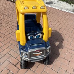  Little Tikes Cozy Coupe Ride on Toy for Toddlers