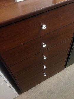 Cherry 5 drawer dresser