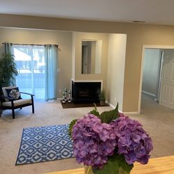Spacious 3 Bedroom 2 bath Home Redmond Town Center Grass Lawn Park