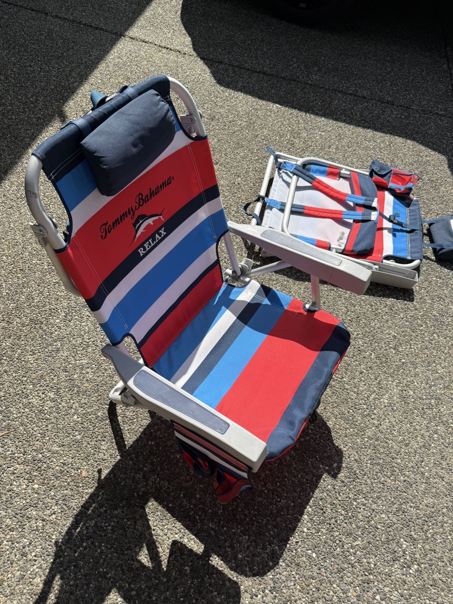 Tommy Bahama Foldable Backpack Chairs 2pk