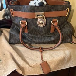 Bolsa Mk De tres Departametitos La Bolsa