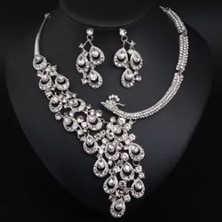 Luxury Teardrop Gemstone Peacock Necklace and Earrings Set Bridal Dubai Banquet Jewelry Colorfu Stage Fashion Gift