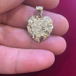 10 K Y GOLD NUGGET HEART CHARM