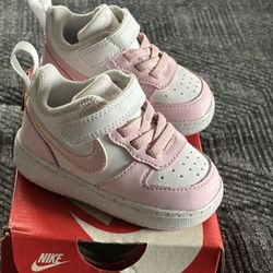 TODDLER GIRL NIKE SIZE 4C